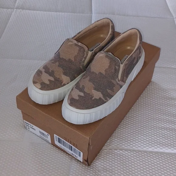 Steve Madden Women's Swiftly Skate Shoe, NEW IN BOX, Tan Camo - Picture 1 of 9